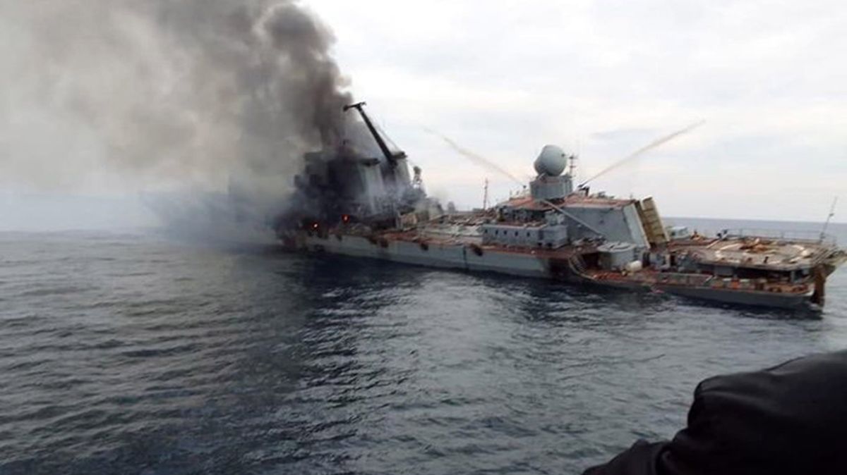 Co předcházelo potopení křižníku Moskva